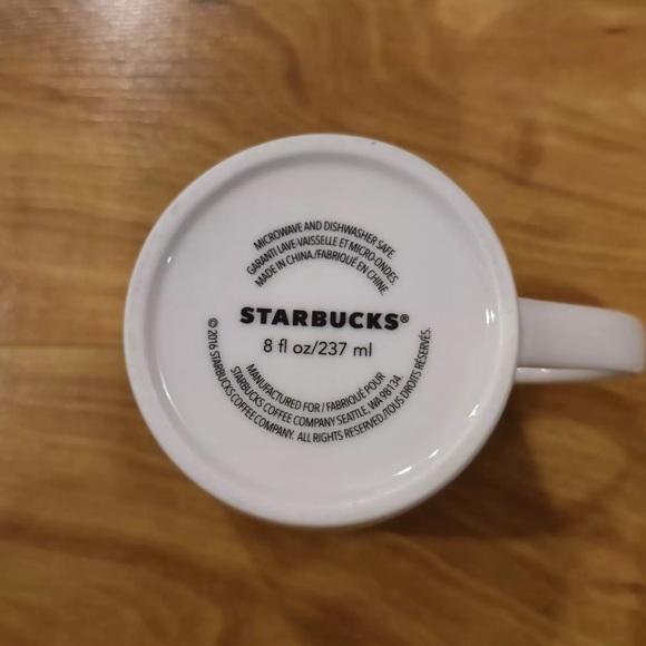 STARBUCKS 8 oz Mug Holiday Winter Ceramic Polar Bears in Snow 2016 White Silver - Picture 7 of 7